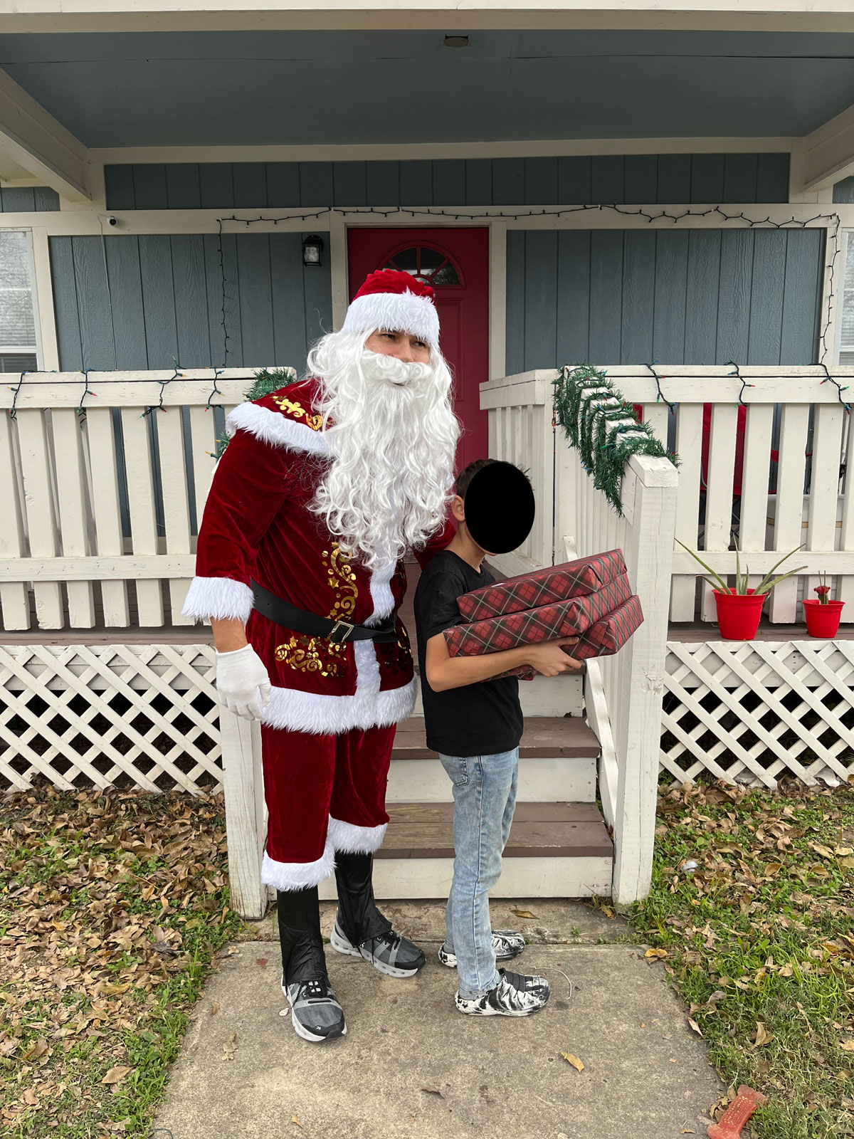 Valor never Alone Santa Clause giving gifts for the kids of single mothers